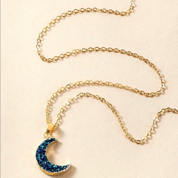 Jewelry - ✨Moon Charm Pendant✨